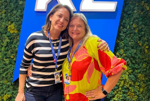 Carolina and Patricia in front of K2 Brazil sign