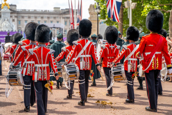 London, changing of the guard, marching band in red coats
