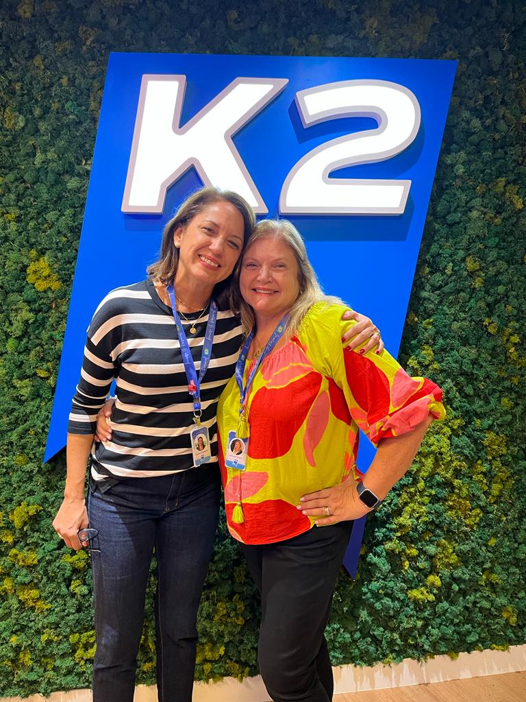 Carolina and Patricia in front of K2 Brazil sign